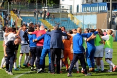 Calcio-Lecco-Ciserano-2016-Abbraccio-finale
