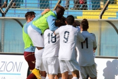 Calcio-Lecco-Pontisola-Playoff-2015-Abbraccio-Esultanza