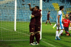 Cardinio e França si abbracciano dopo il 3-0