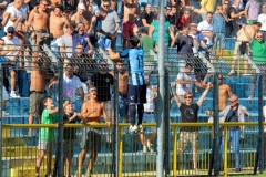 Cardinio esulta sotto la Curva Nord