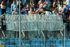 Calcio Lecco Dro Striscione Bizzozero Di Nunno Cani Sciolti