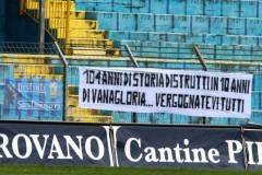 Calcio-Lecco-Caravaggio-2016-Striscione-Distinti