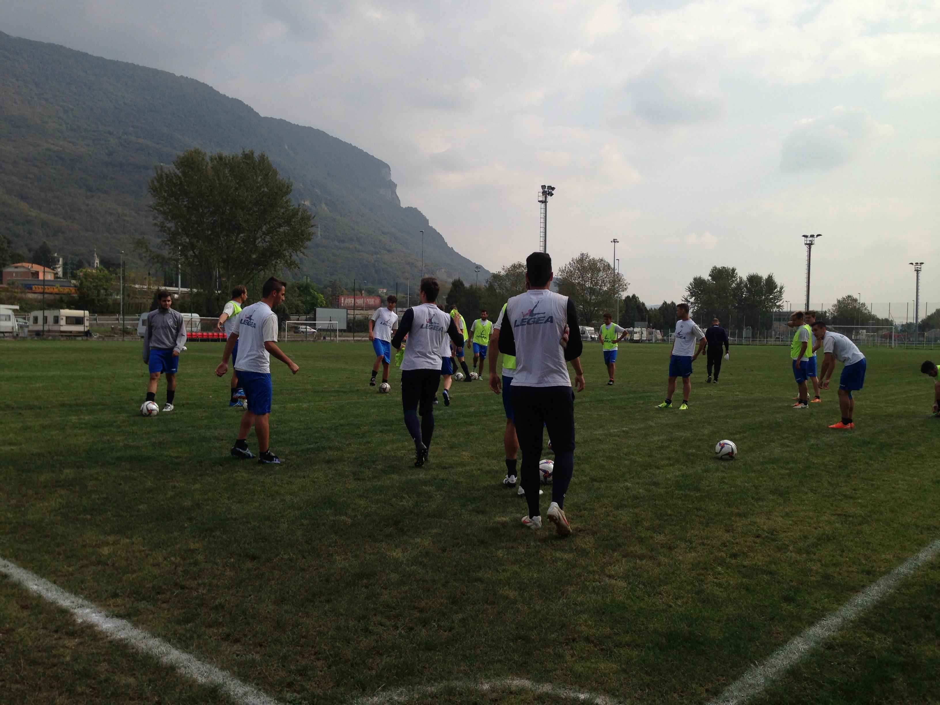 Calcio Lecco una fase di allenamento di oggi al Bione