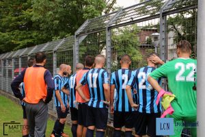 I giocatori della Calcio Lecco a colloquio con i tifosi dopo la sconfitta con la Virtus Bergamo