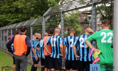 I giocatori della Calcio Lecco a colloquio con i tifosi dopo la sconfitta con la Virtus Bergamo