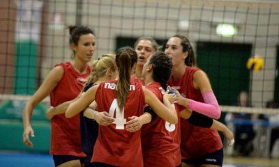 foto volley abbraccio
