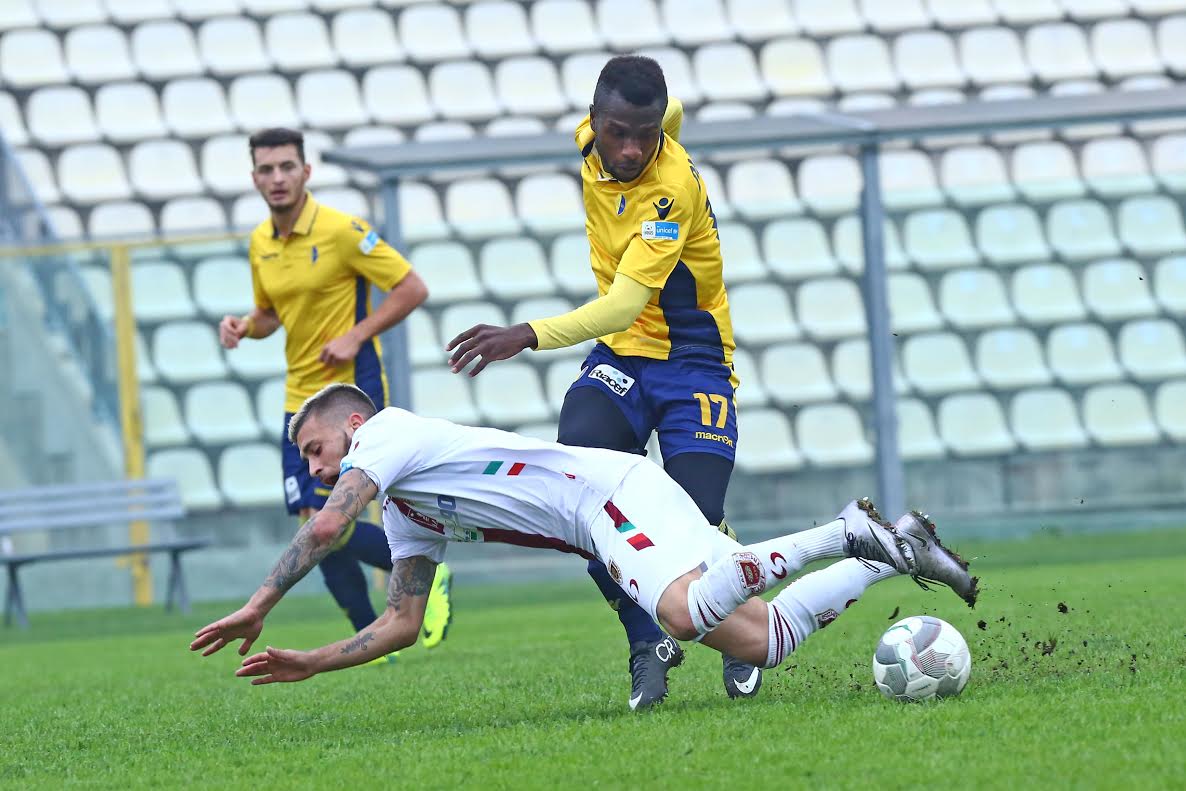 Adama Diakitè in azione con il Modena