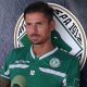 Angelo Rea in posa con la maglia dell'Avellino