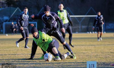 Fabio Roselli contrastato da Andrea Compagnone durante l'allenamento odierno