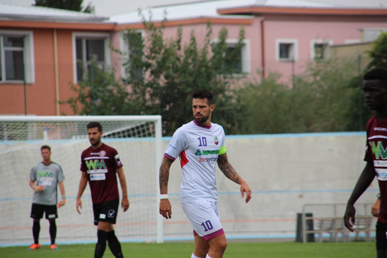 Capitan Isella impegnato coi suoi contro il Milano City (foto di Rodolfo Rizzi)