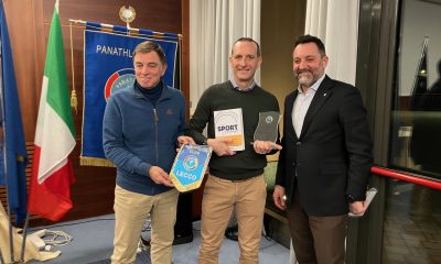 Dino Tenderini, ospite del Panathlon Club Lecco, tra Riccardo Benedetti e Andrea Mauri